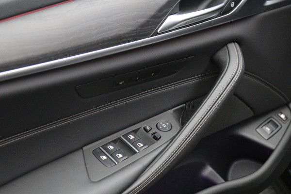 BMW 5 Serie Touring 530e 293 PK Business Edition Plus PHEV, Individual Int. Panoramadak, Adap. Cruise Control