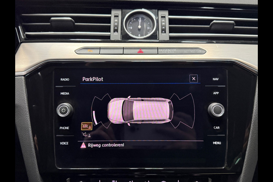 Volkswagen Passat Variant 1.4 TSI ACT 150 PK R-Line | Trekhaak |NAP| Virtual Cockpit | ACC | Leder/Alcantara | Stoelverw. |