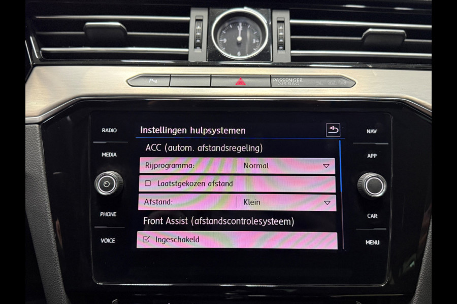 Volkswagen Passat Variant 1.4 TSI ACT 150 PK R-Line | Trekhaak |NAP| Virtual Cockpit | ACC | Leder/Alcantara | Stoelverw. |