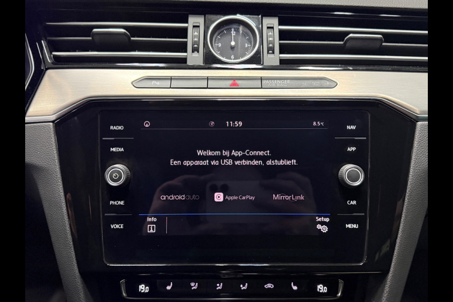 Volkswagen Passat Variant 1.4 TSI ACT 150 PK R-Line | Trekhaak |NAP| Virtual Cockpit | ACC | Leder/Alcantara | Stoelverw. |
