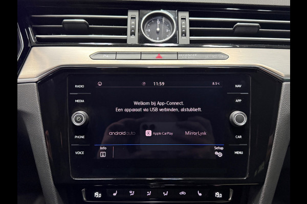 Volkswagen Passat Variant 1.4 TSI ACT 150 PK R-Line | Trekhaak |NAP| Virtual Cockpit | ACC | Leder/Alcantara | Stoelverw. |