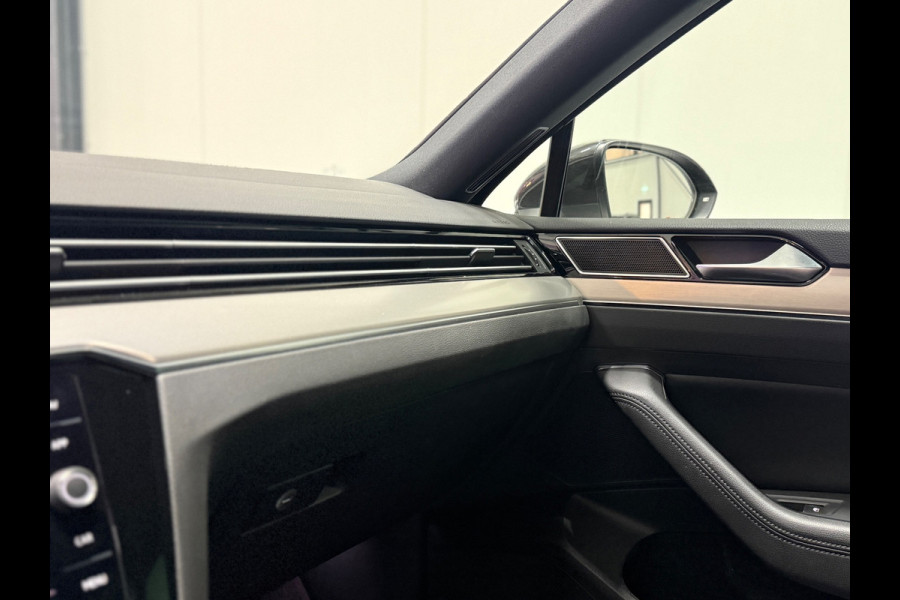 Volkswagen Passat Variant 1.4 TSI ACT 150 PK R-Line | Trekhaak |NAP| Virtual Cockpit | ACC | Leder/Alcantara | Stoelverw. |