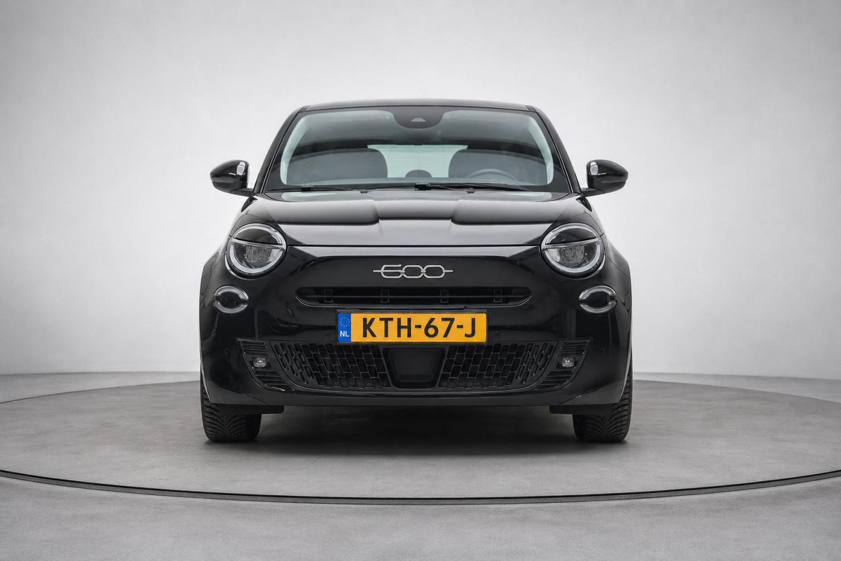Fiat 600 1.2 Hybrid Urban | Achteruitrijcamera | Carplay | Climate control | Cruise control | Parkeersensoren | All-seasonbanden