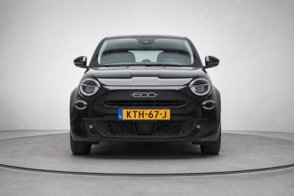 Fiat 600 1.2 Hybrid Urban | Achteruitrijcamera | Carplay | Climate control | Cruise control | Parkeersensoren | All-seasonbanden