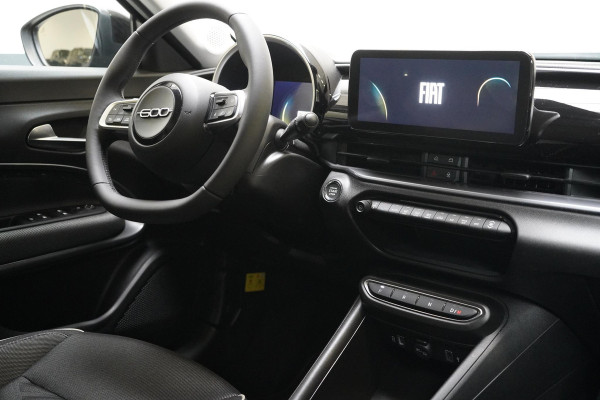 Fiat 600 1.2 Hybrid Urban | Achteruitrijcamera | Carplay | Climate control | Cruise control | Parkeersensoren | All-seasonbanden