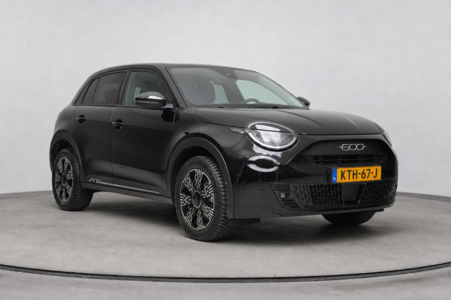 Fiat 600 1.2 Hybrid Urban | Achteruitrijcamera | Carplay | Climate control | Cruise control | Parkeersensoren | All-seasonbanden
