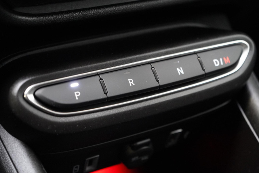 Fiat 600 1.2 Hybrid Urban | Achteruitrijcamera | Carplay | Climate control | Cruise control | Parkeersensoren | All-seasonbanden
