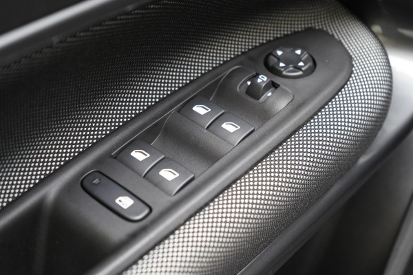 Fiat 600 1.2 Hybrid Urban | Achteruitrijcamera | Carplay | Climate control | Cruise control | Parkeersensoren | All-seasonbanden