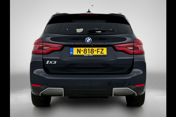 BMW iX3 Executive 80 kWh SOH 98% / Shadow Line / Panoramadak / Leder / Stoelverwarming / Pdc.+Camera / Navigatie / Apk 10-2027