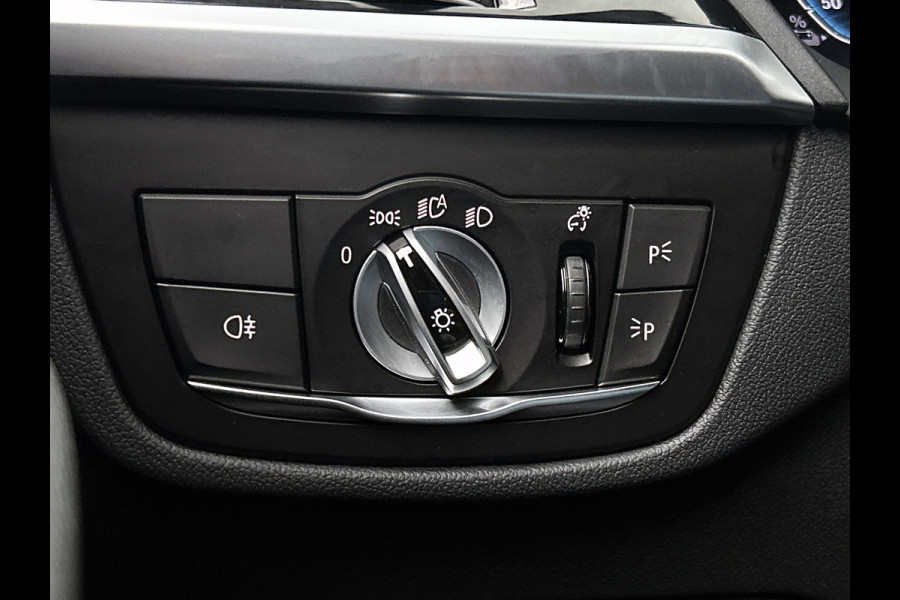 BMW iX3 Executive 80 kWh SOH 98% / Shadow Line / Panoramadak / Leder / Stoelverwarming / Pdc.+Camera / Navigatie / Apk 10-2027