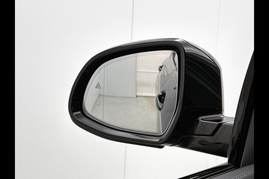 BMW iX3 Executive 80 kWh SOH 98% / Shadow Line / Panoramadak / Leder / Stoelverwarming / Pdc.+Camera / Navigatie / Apk 10-2027