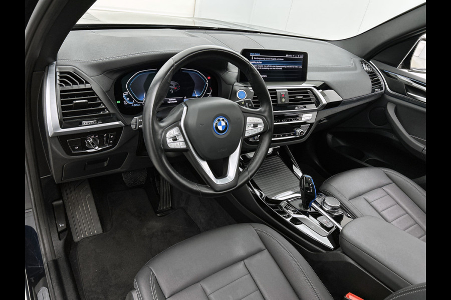 BMW iX3 Executive 80 kWh SOH 98% / Shadow Line / Panoramadak / Leder / Stoelverwarming / Pdc.+Camera / Navigatie / Apk 10-2027