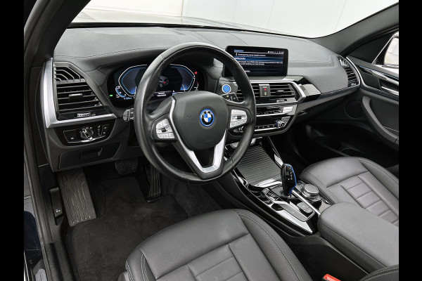 BMW iX3 Executive 80 kWh SOH 98% / Shadow Line / Panoramadak / Leder / Stoelverwarming / Pdc.+Camera / Navigatie / Apk 10-2027
