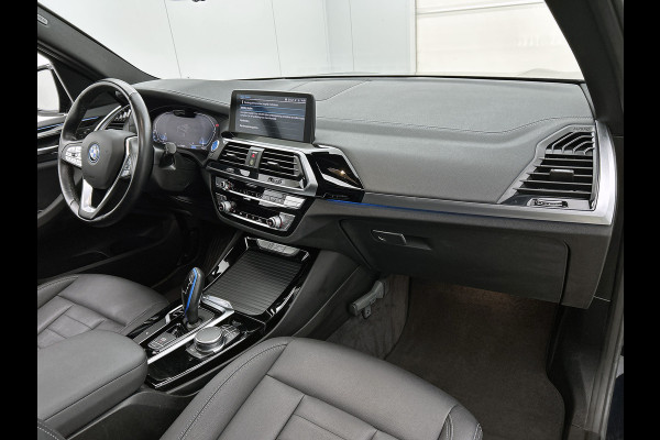 BMW iX3 Executive 80 kWh SOH 98% / Shadow Line / Panoramadak / Leder / Stoelverwarming / Pdc.+Camera / Navigatie / Apk 10-2027