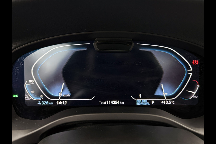 BMW iX3 Executive 80 kWh SOH 98% / Shadow Line / Panoramadak / Leder / Stoelverwarming / Pdc.+Camera / Navigatie / Apk 10-2027