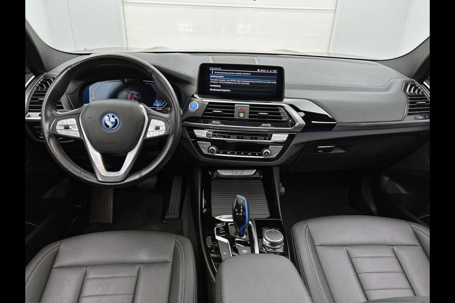 BMW iX3 Executive 80 kWh SOH 98% / Shadow Line / Panoramadak / Leder / Stoelverwarming / Pdc.+Camera / Navigatie / Apk 10-2027