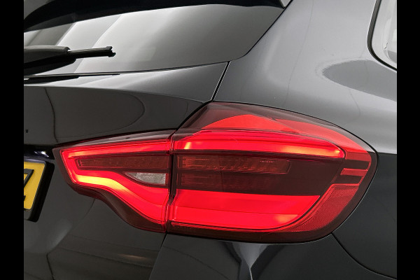 BMW iX3 Executive 80 kWh SOH 98% / Shadow Line / Panoramadak / Leder / Stoelverwarming / Pdc.+Camera / Navigatie / Apk 10-2027