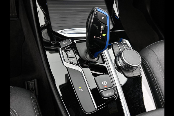 BMW iX3 Executive 80 kWh SOH 98% / Shadow Line / Panoramadak / Leder / Stoelverwarming / Pdc.+Camera / Navigatie / Apk 10-2027
