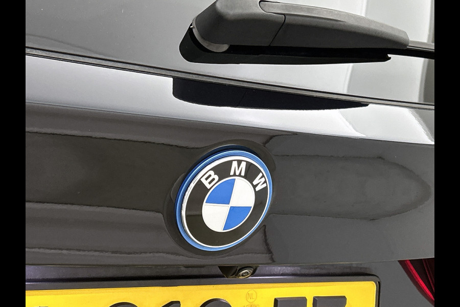 BMW iX3 Executive 80 kWh SOH 98% / Shadow Line / Panoramadak / Leder / Stoelverwarming / Pdc.+Camera / Navigatie / Apk 10-2027