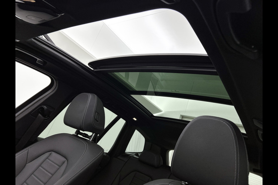 BMW iX3 Executive 80 kWh SOH 98% / Shadow Line / Panoramadak / Leder / Stoelverwarming / Pdc.+Camera / Navigatie / Apk 10-2027