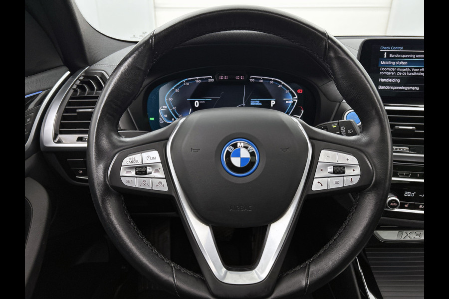 BMW iX3 Executive 80 kWh SOH 98% / Shadow Line / Panoramadak / Leder / Stoelverwarming / Pdc.+Camera / Navigatie / Apk 10-2027