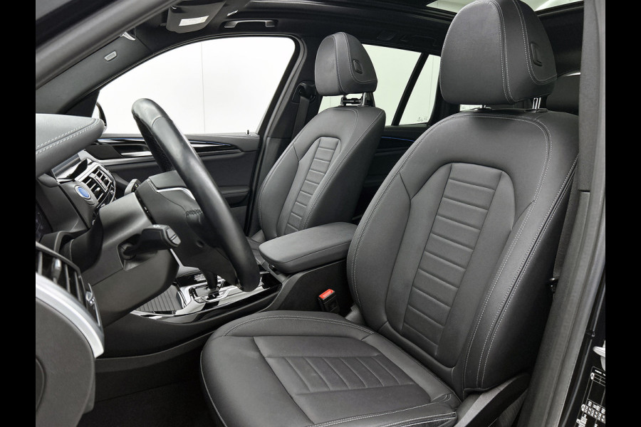 BMW iX3 Executive 80 kWh SOH 98% / Shadow Line / Panoramadak / Leder / Stoelverwarming / Pdc.+Camera / Navigatie / Apk 10-2027