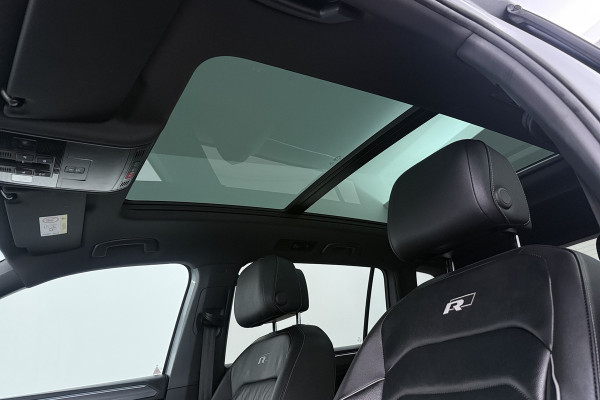 Volkswagen Tiguan Allspace 1.5 TSI Highline Business R-Line (PANORAMADAK, DYNAUDIO, DIGITALE COCKPIT, MEMORY SEATS, CAMERA)