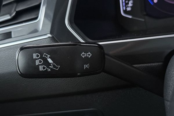 Volkswagen Tiguan Allspace 1.5 TSI Highline Business R-Line (PANORAMADAK, DYNAUDIO, DIGITALE COCKPIT, MEMORY SEATS, CAMERA)
