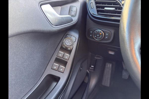 Ford Fiesta 1.0 EcoBoost Titanium | Camera | Parksensors | Stoel/Stuurverwarming | Adaptieve Cruise | Apple Carplay/Android Auto