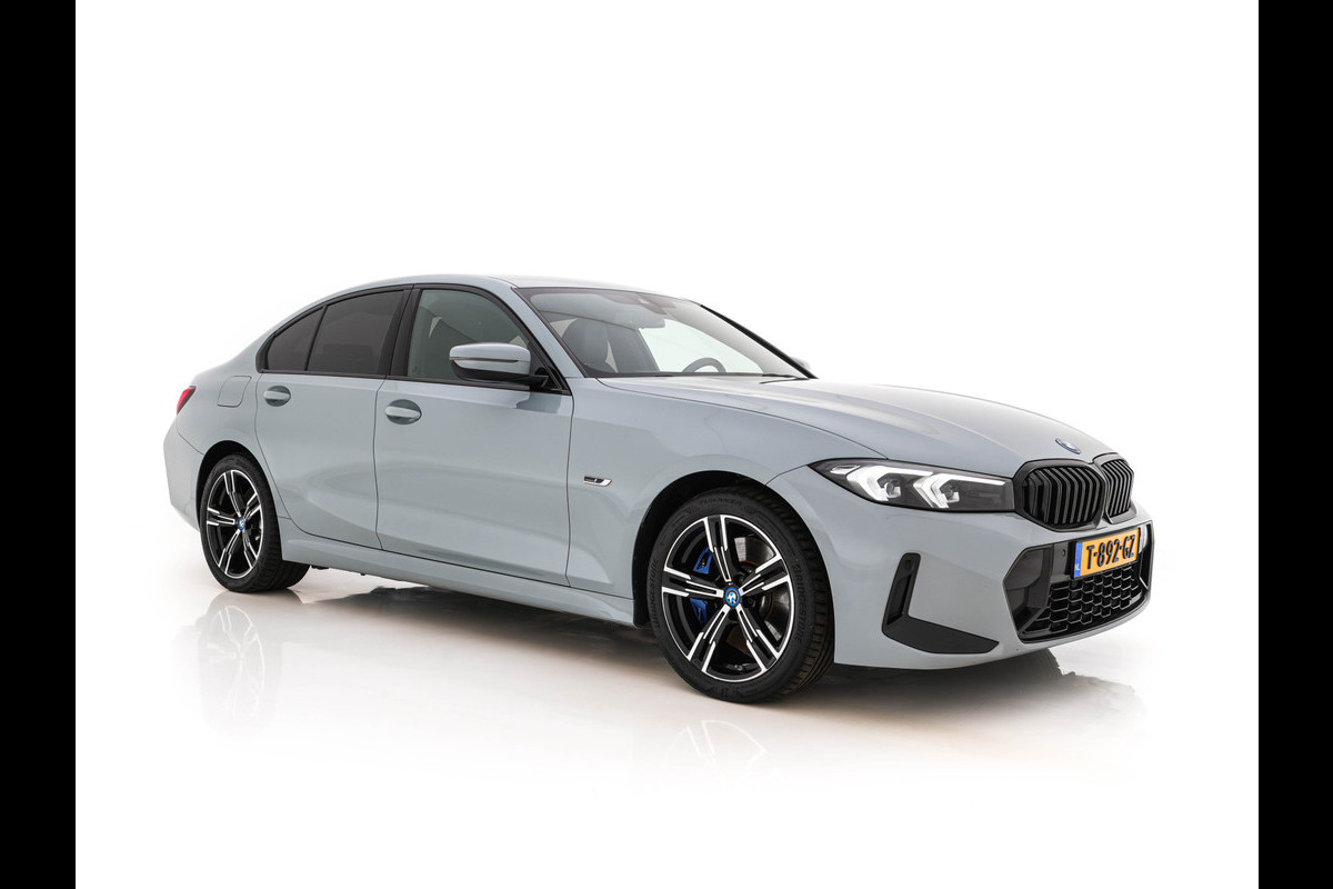 BMW 3-serie 320e M-Sportpack (Plug-in) (INCL.BTW) *LEATHER-MICROFIBRE | FULL-LED | SPORTSEATS | WIDESCREEN-DIGI-COCKPIT | AMBIENT-LIGHT | DAB+ | PRIVACY-GLASS | NAVI-FULLMAP | ECC | PDC | 18''ALU*