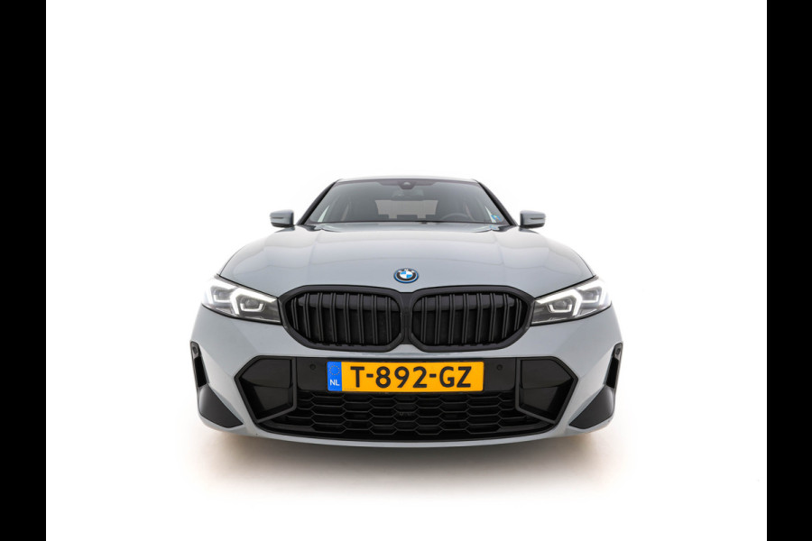 BMW 3-serie 320e M-Sportpack (Plug-in) (INCL.BTW) *LEATHER-MICROFIBRE | FULL-LED | SPORTSEATS | WIDESCREEN-DIGI-COCKPIT | AMBIENT-LIGHT | DAB+ | PRIVACY-GLASS | NAVI-FULLMAP | ECC | PDC | 18''ALU*