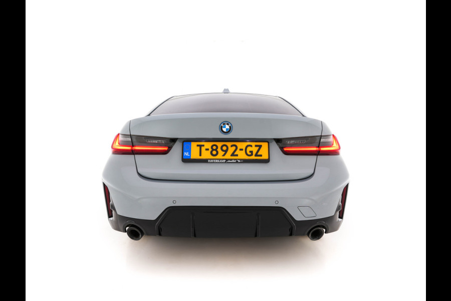 BMW 3-serie 320e M-Sportpack (Plug-in) (INCL.BTW) *LEATHER-MICROFIBRE | FULL-LED | SPORTSEATS | WIDESCREEN-DIGI-COCKPIT | AMBIENT-LIGHT | DAB+ | PRIVACY-GLASS | NAVI-FULLMAP | ECC | PDC | 18''ALU*
