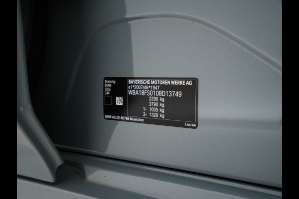 BMW 3-serie 320e M-Sportpack (Plug-in) (INCL.BTW) *LEATHER-MICROFIBRE | FULL-LED | SPORTSEATS | WIDESCREEN-DIGI-COCKPIT | AMBIENT-LIGHT | DAB+ | PRIVACY-GLASS | NAVI-FULLMAP | ECC | PDC | 18''ALU*