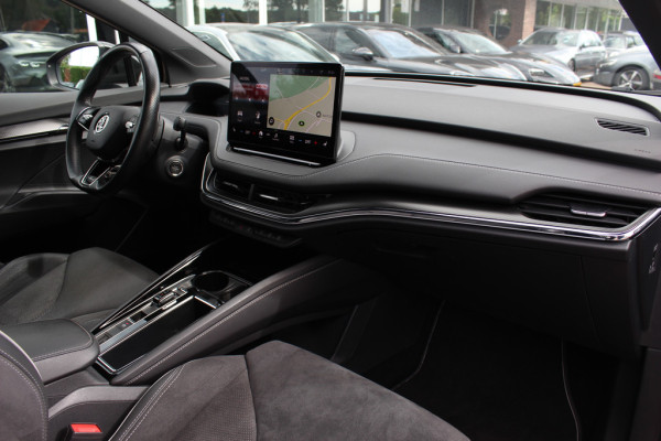 Škoda ENYAQ iV 80 Sportline / Trekhaak / Panoramadak / Camera / Keyless / 20'' / Matrix LED / CarPlay / Sfeerverlichting / Stoel+Stuurverwarming / Dodehoek / DAB / ACC