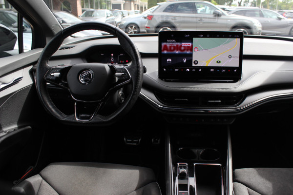 Škoda ENYAQ iV 80 Sportline / Trekhaak / Panoramadak / Camera / Keyless / 20'' / Matrix LED / CarPlay / Sfeerverlichting / Stoel+Stuurverwarming / Dodehoek / DAB / ACC