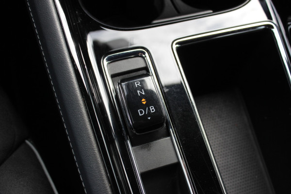 Škoda ENYAQ iV 80 Sportline / Trekhaak / Panoramadak / Camera / Keyless / 20'' / Matrix LED / CarPlay / Sfeerverlichting / Stoel+Stuurverwarming / Dodehoek / DAB / ACC