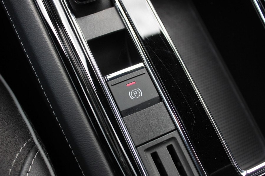Škoda ENYAQ iV 80 Sportline / Trekhaak / Panoramadak / Camera / Keyless / 20'' / Matrix LED / CarPlay / Sfeerverlichting / Stoel+Stuurverwarming / Dodehoek / DAB / ACC