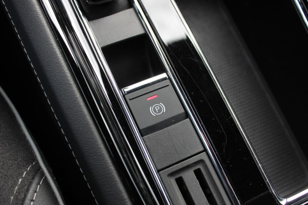 Škoda ENYAQ iV 80 Sportline / Trekhaak / Panoramadak / Camera / Keyless / 20'' / Matrix LED / CarPlay / Sfeerverlichting / Stoel+Stuurverwarming / Dodehoek / DAB / ACC