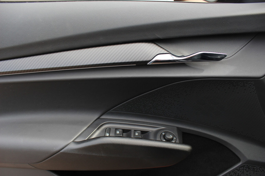 Škoda ENYAQ iV 80 Sportline / Trekhaak / Panoramadak / Camera / Keyless / 20'' / Matrix LED / CarPlay / Sfeerverlichting / Stoel+Stuurverwarming / Dodehoek / DAB / ACC