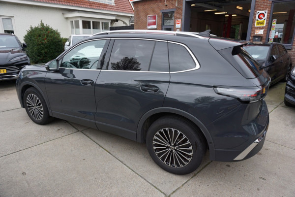 Volkswagen Tiguan 1.5 eTSI 150 pk DSG-7 Elegance Navigatie IQ.licht El.achterklp