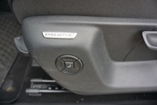 Volkswagen Tiguan 1.5 eTSI 150 pk DSG-7 Elegance Navigatie IQ.licht El.achterklp