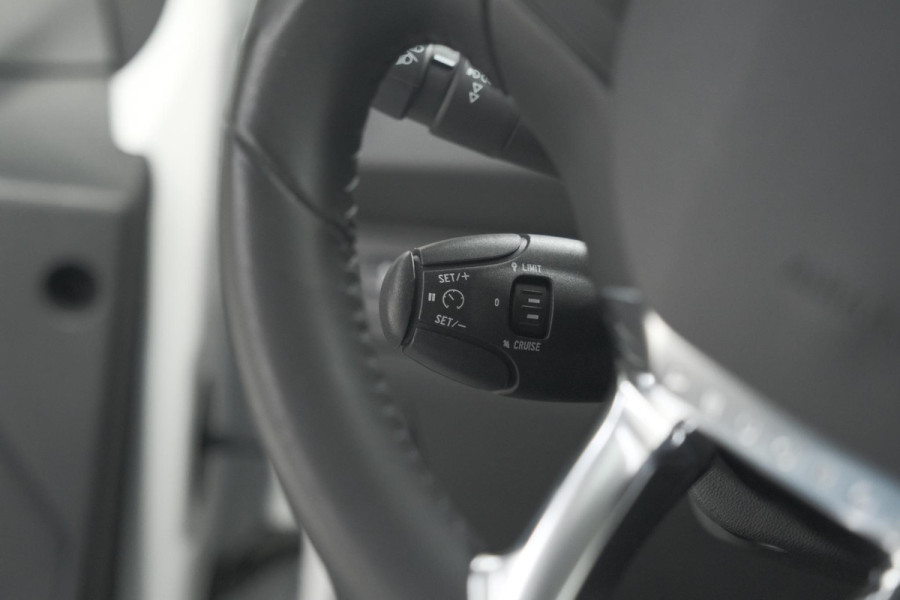 Peugeot 2008 PureTech 110 Blue Lion | Trekhaak | Apple Carplay | Navigatie | Parkeersensoren