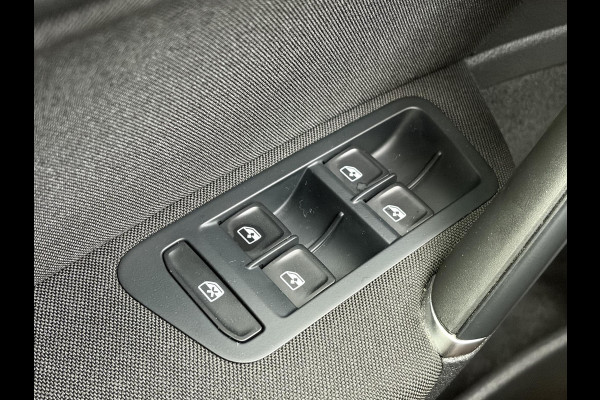 Volkswagen e-Golf E-DITION ✓SOH 90.63%✓2e Eigenaar✓Carplay✓Navi✓Clima✓Cruise✓Pdc V+A✓Lm velgen✓136pk✓Recent beurt gehad✓Weinig Km✓Zeer Zuinig✓N.A.P✓Apk tot 05-2028