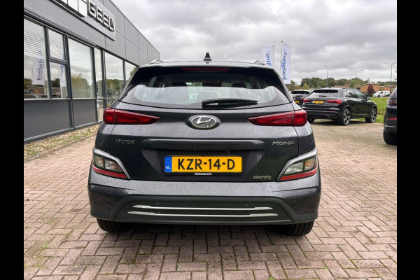 Hyundai Kona EV Fashion 64 kWh | 204 PK | SOH 95% | Adaptive cruise control | Achteruitrijcamera | Keyless entry | LED verlichting | DAB ontvanger | Bluetooth telefoonverbinding | Navigatie | Lichtmetalen velgen