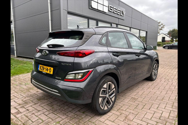 Hyundai Kona EV Fashion 64 kWh | 204 PK | SOH 95% | Adaptive cruise control | Achteruitrijcamera | Keyless entry | LED verlichting | DAB ontvanger | Bluetooth telefoonverbinding | Navigatie | Lichtmetalen velgen
