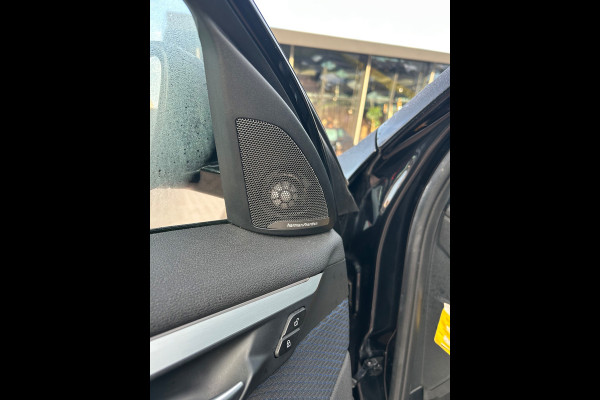 BMW X1 xDrive20i High Executive M Sport | Panoramadak | Harman Kardon | Head-Up Display | Stoelverwarming | Keyless | Camera | Adaptive Cruise Control | Ambiance Verlichting | Parkeersensoren | DAB | Trekhaak