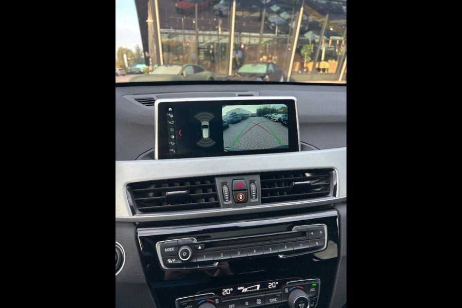 BMW X1 xDrive20i High Executive M Sport | Panoramadak | Harman Kardon | Head-Up Display | Stoelverwarming | Keyless | Camera | Adaptive Cruise Control | Ambiance Verlichting | Parkeersensoren | DAB | Trekhaak