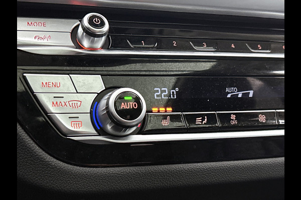 BMW iX3 Executive 80 kWh SOH 99,6% / Panoramadak / Leder / Stoelverwarming / Pdc.+Camera / Navigatie / Apk 10-2027