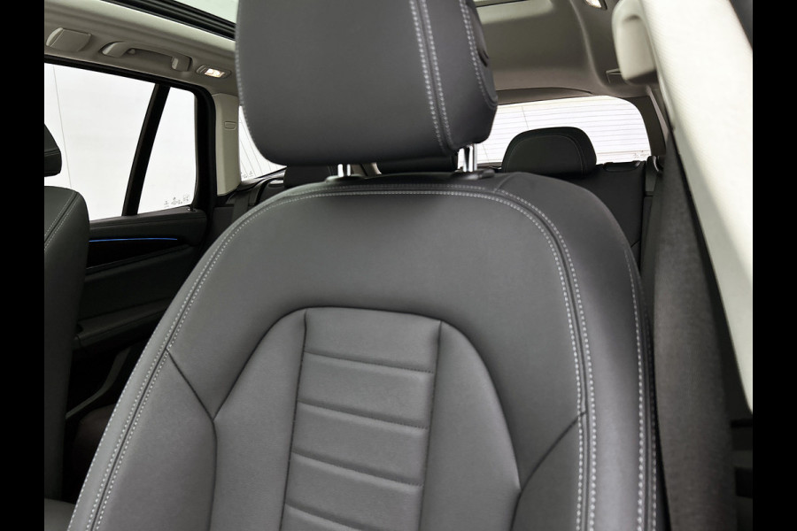 BMW iX3 Executive 80 kWh SOH 99,6% / Panoramadak / Leder / Stoelverwarming / Pdc.+Camera / Navigatie / Apk 10-2027
