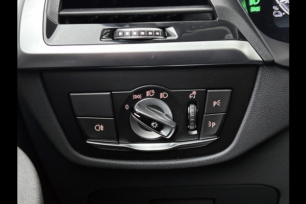 BMW iX3 Executive 80 kWh SOH 99,6% / Panoramadak / Leder / Stoelverwarming / Pdc.+Camera / Navigatie / Apk 10-2027
